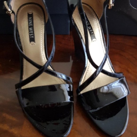 Black wedge heel sandals - Picture 1 of 3